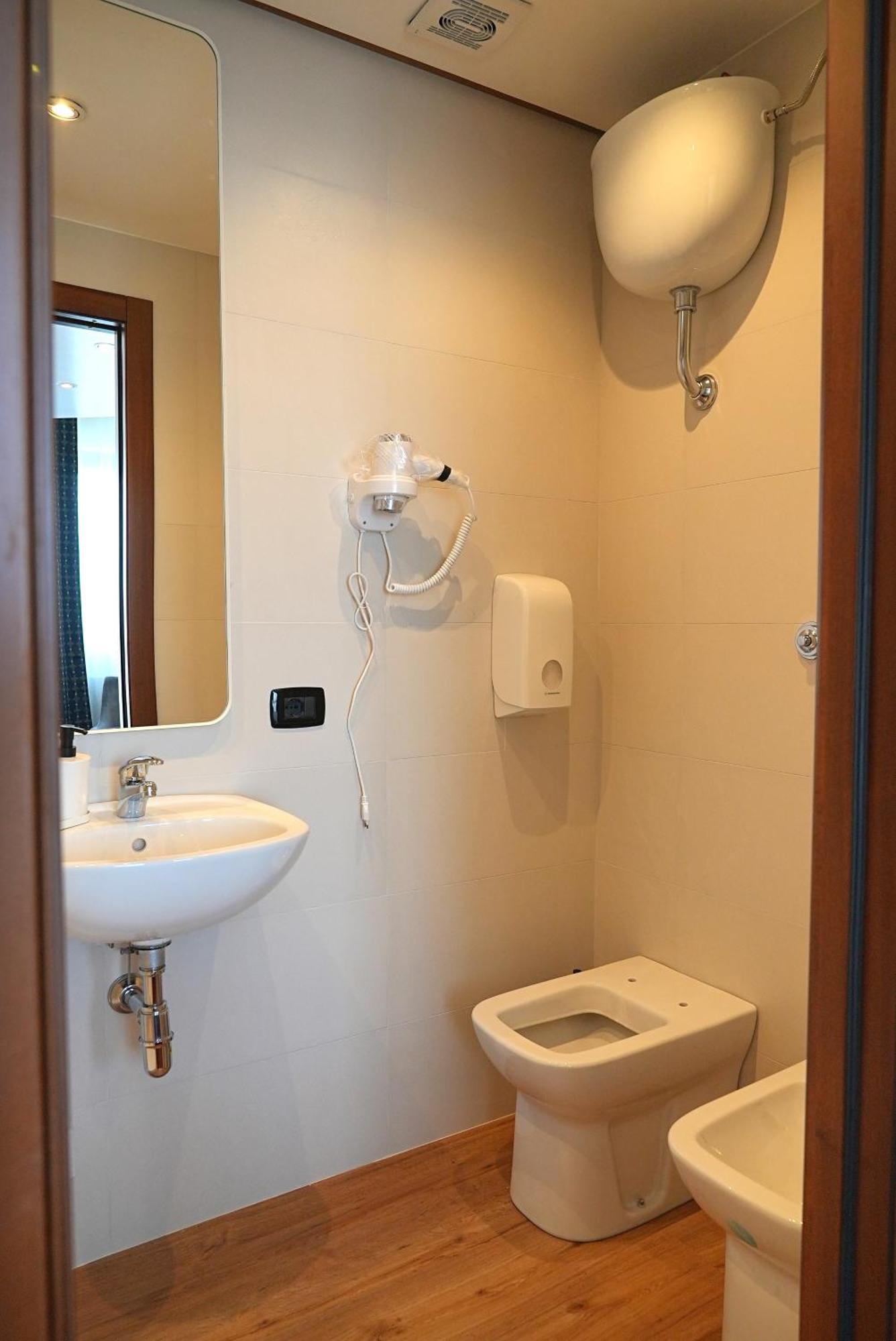 Suite & Premium Room - Centro Bari - Stazione Exterior foto